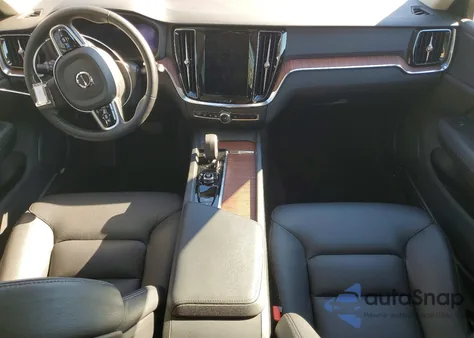 2025 Volvo V60 Cross Country Plus z USA, uszkodzony, nr VIN YV4L12WK7S2147595